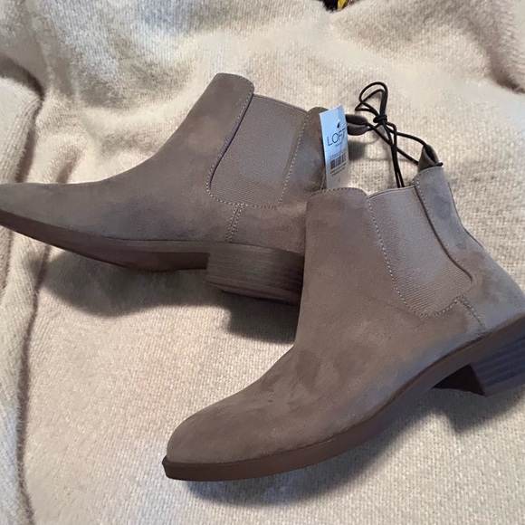 NWT LOFT Women's Taupe Ankle Booties - Picture 1 of 4